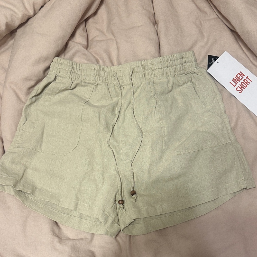 Linen Women's Shorts in Cream